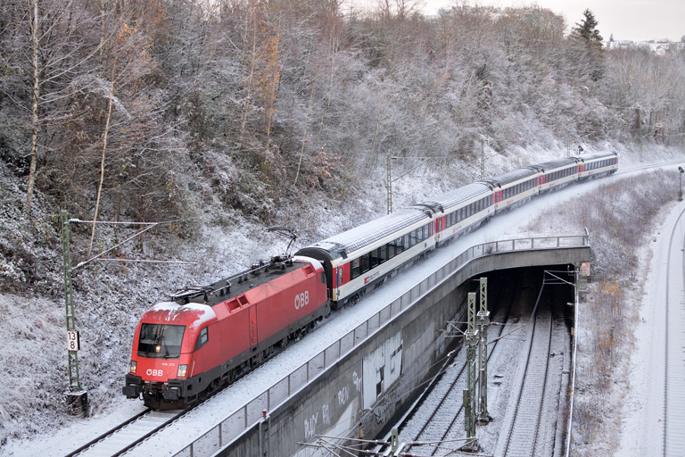 &Ouml;BB 1116 272 mit IC 181 bei km 13,8 (Dezember 2017)
