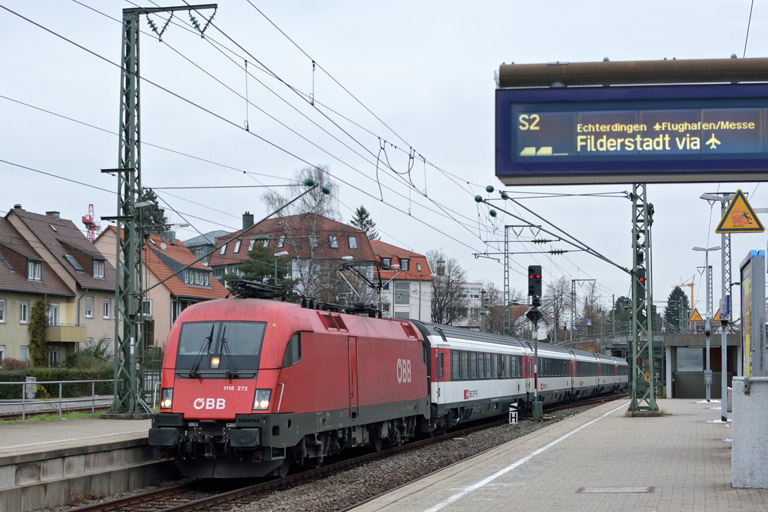 &Ouml;BB 1116 272 mit IC 185 bei km 15,6 (Dezember 2017)