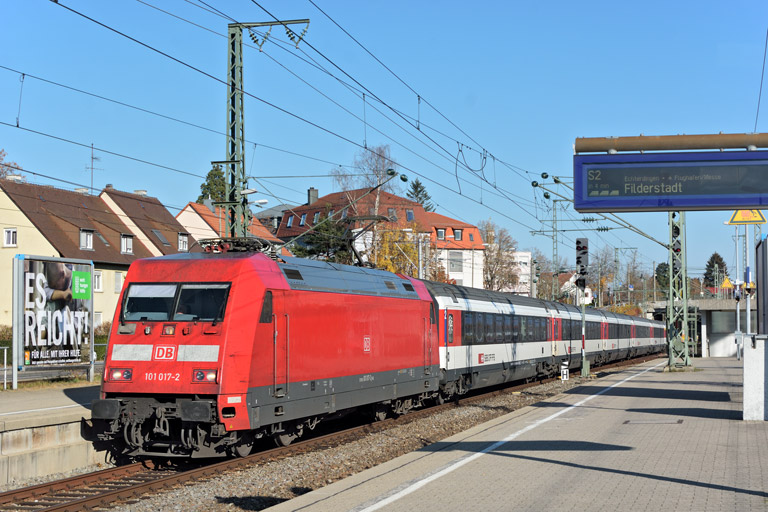101 017 mit IC 187 bei km 15,6 (November 2018)