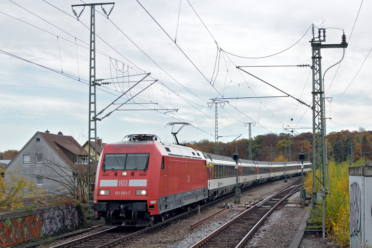 101 091 mit IC 188 bei km 16,8 (November 2018)