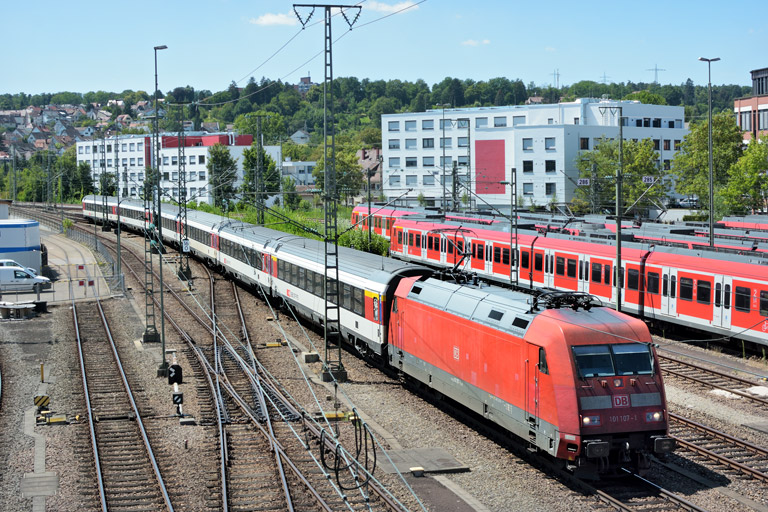 101 107 mit IC 280 bei km 16,0 (Juli 2018)
