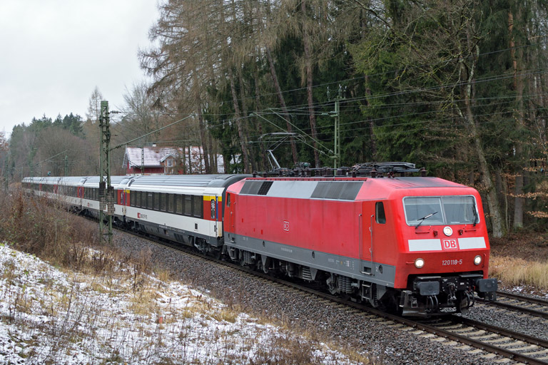 120 118 mit IC 280 bei km 18,2 (Januar 2018)