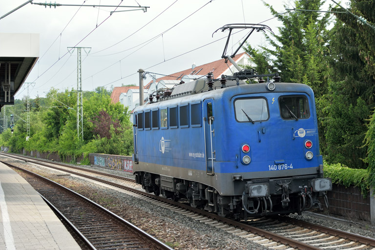 140 876 als Tfzf 83394 bei km 16,8 (Juni 2018)