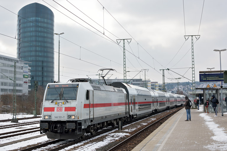 146 551 mit IC 2280/RE 52280 bei km 15,6 (Februar 2018)