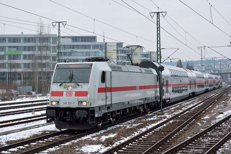146 551 mit IC 2284/RE 52284 bei km 15,8 (M&auml;rz 2018)