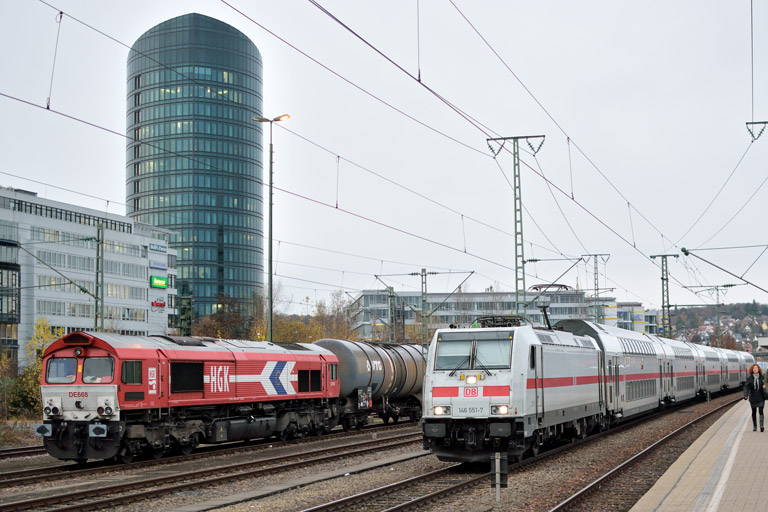 146 551 mit IC 2284/RE 52284 und HGK DE 668 bei km 15,6 (November 2018)