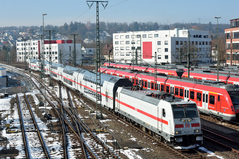 146 551 mit IC 2288/RE 52288 bei km 16,0 (M&auml;rz 2018)