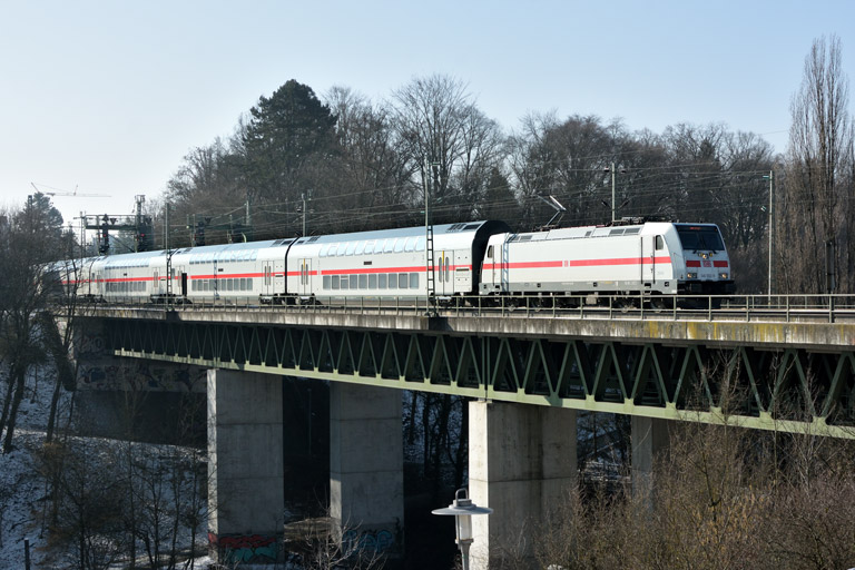 146 552 mit IC 2288/RE 52288 bei km 14,6 (Februar 2018)