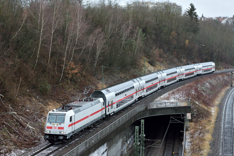 146 553 mit IC 2387/RE 52387 bei km 13,8 (Januar 2018)