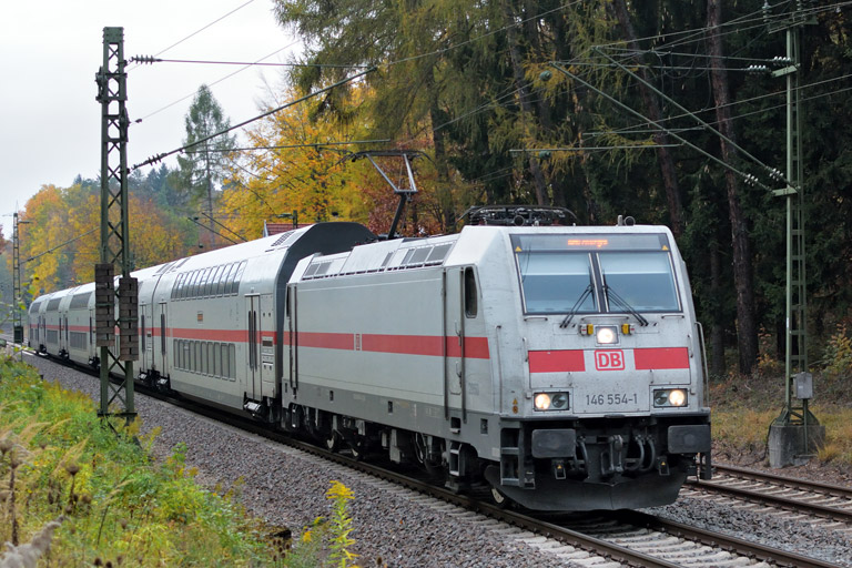 146 554 mit IC 2538 bei km 18,2 (November 2018)