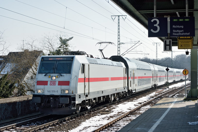 146 556 mit IC 2280/RE 52280 bei km 16,8 (Februar 2018)