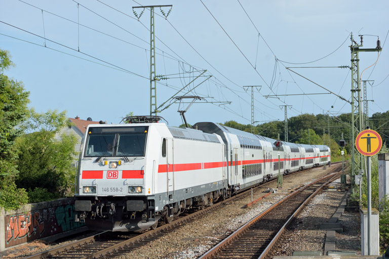 146 558 mit FbZ 2476 bei km 16,8 (August 2018)