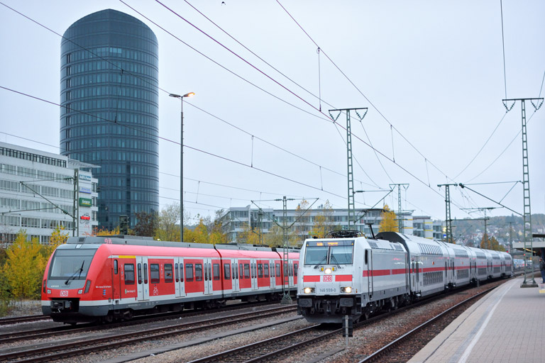 146 559 mit IC 2386/RE 52386 und 430 023 bei km 15,6 (November 2018)