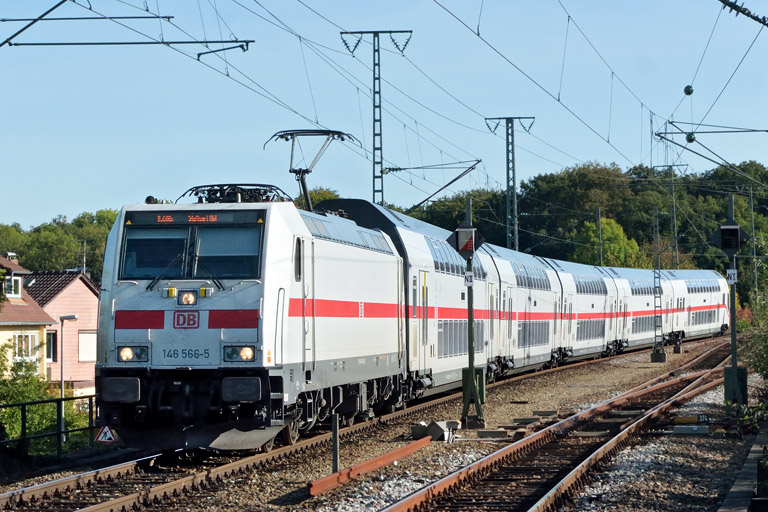 146 566 mit IC 2386/RE 52386 bei km 17,0 (September 2018)