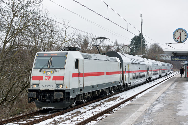 146 567 mit IC 2280/RE 52280 bei km 14,0 (Februar 2018)