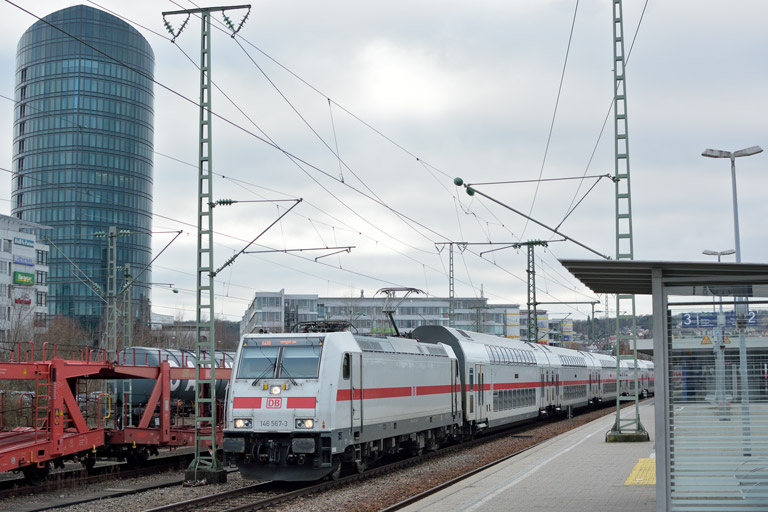 146 567 mit IC 2388/RE 52388 bei km 15,6 (Januar 2018)