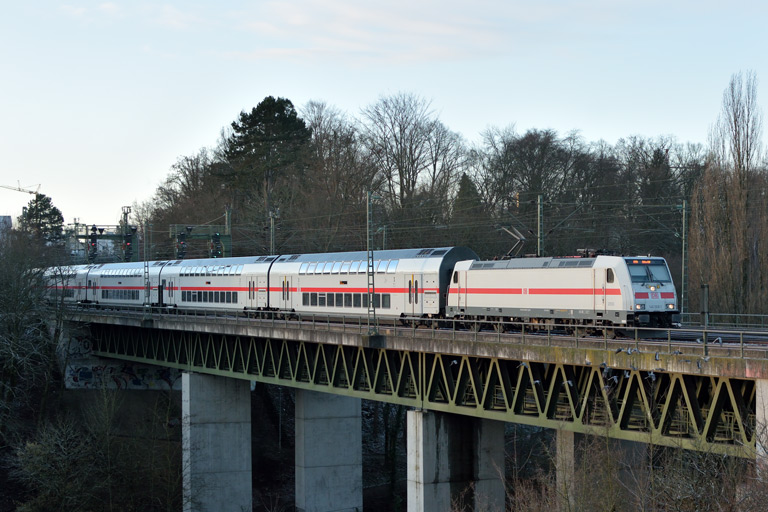 146 568 mit IC 2284/RE 52284 bei km 14,6 (Februar 2018)