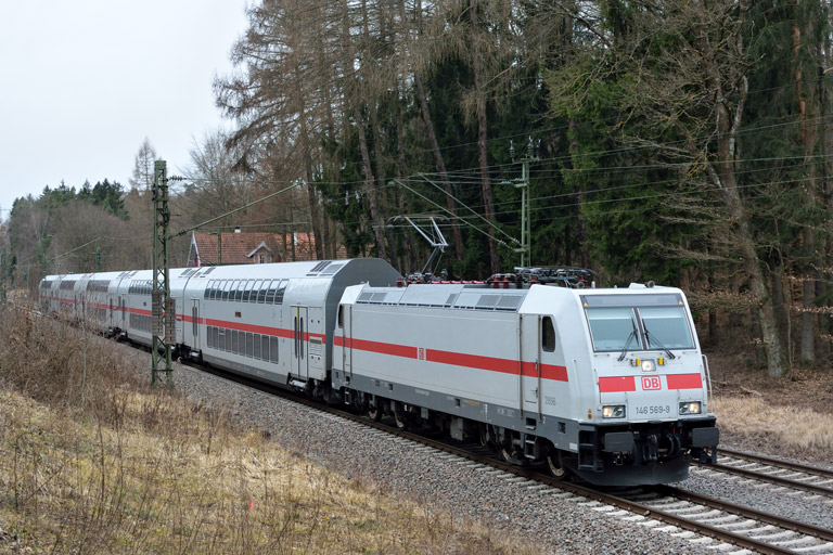 146 569 mit IC 2388/RE 52388 bei km 18,2 (M&auml;rz 2018)