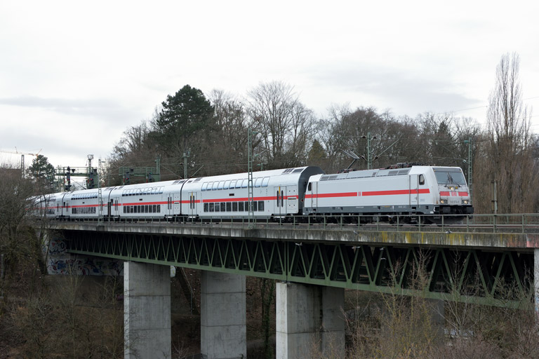 146 574 mit IC 2280/RE 52280 bei km 14,6 (M&auml;rz 2018)