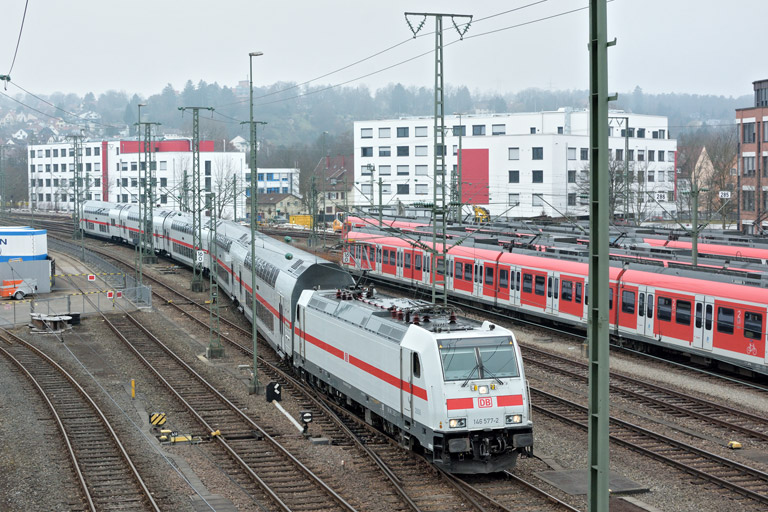 146 577 mit IC 2288/RE 52288 bei km 16,0 (M&auml;rz 2018)