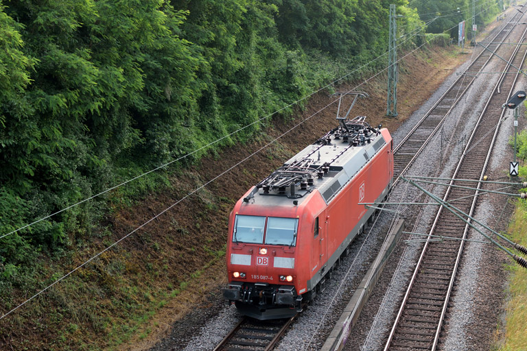 185 087 als T 67432 bei km 14,0 (Juni 2018)