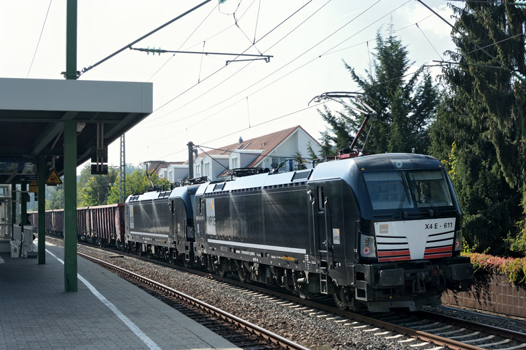 193 611 und Lok der Baureihe 193 bei km 16,8 (September 2018)