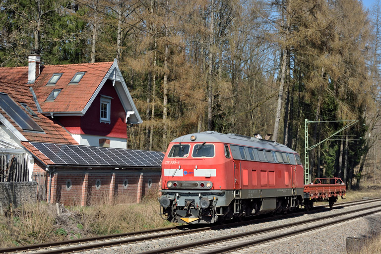 218 399 mit Bauz 93383 bei km 18,2 (April 2018)