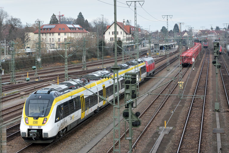218 431 und 3442 200 als Lr 70157 bei km 15,8 (Januar 2018)