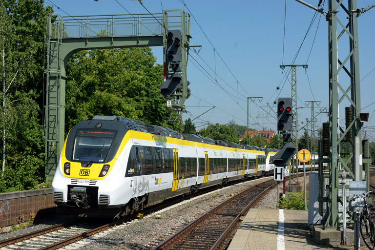 3442 200 und 3442 210 als RE 17605/17655 bei km 16,6 (Juni 2018)