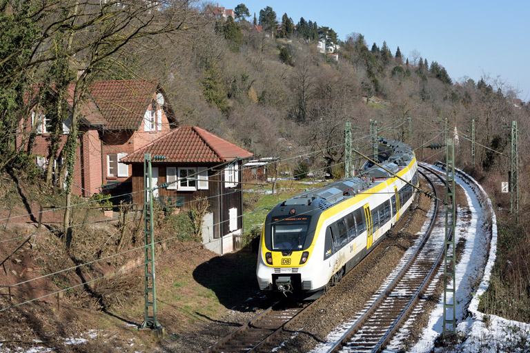 3442 201 und 3442 208 als RE 17607/17657 bei km 9,4 (Februar 2018)