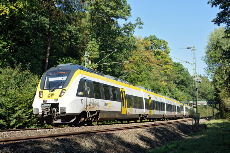 3442 202 und 3442 211 als RE 17605/17655 bei km 11,8 (September 2018)