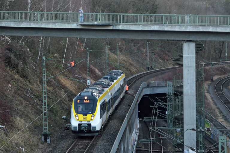 3442 202 als RE 17609 bei km 14,0 (Januar 2018)