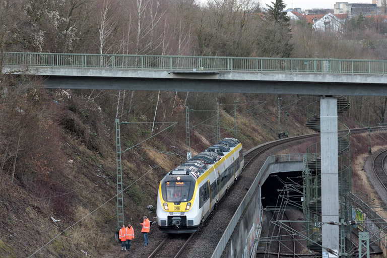 3442 202 als RE 17609 bei km 14,0 (Januar 2018)