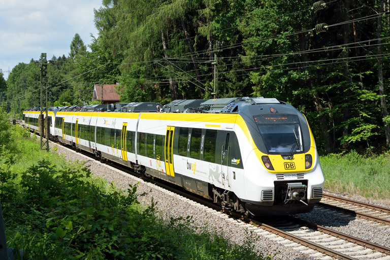 3442 204 und Baureihe 3442 als RE 17654/17604 bei km 18,2 (Juni 2018)