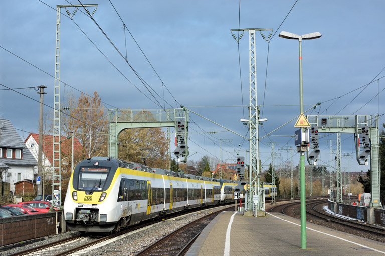 3442 205 und Baureihe 3442 als RE 17605/17655 bei km 16,6 (Februar 2018)