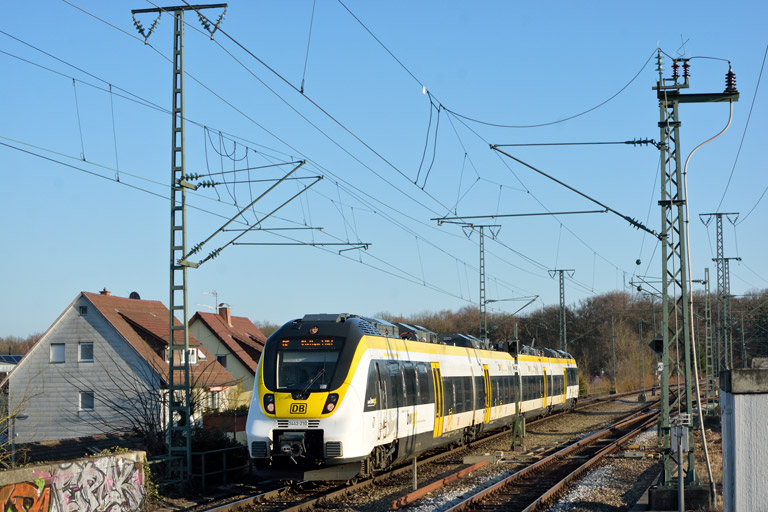 3442 210 als RE 17542 bei km 16,8 (M&auml;rz 2018)