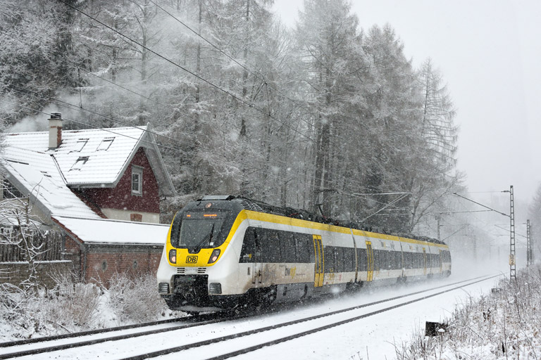 3442 210 als RE 17659 bei km 18,2 (Februar 2018)