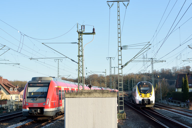 3442 212 als RE 17660 und 430 550 als S3 bei km 16,8 (M&auml;rz 2018)