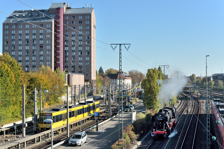 50 2988 als Tfzf 74574 bei km 15,8 (Oktober 2018)