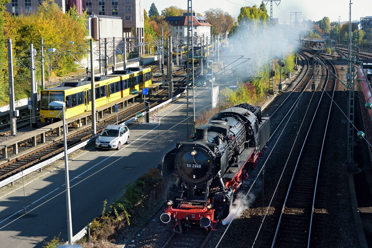 50 2988 als Tfzf 74574 bei km 15,8 (Oktober 2018)