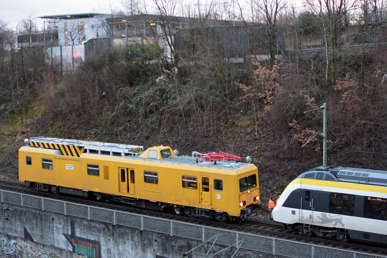 708 320 und 3442 202 bei km 14,0 (Januar 2018)