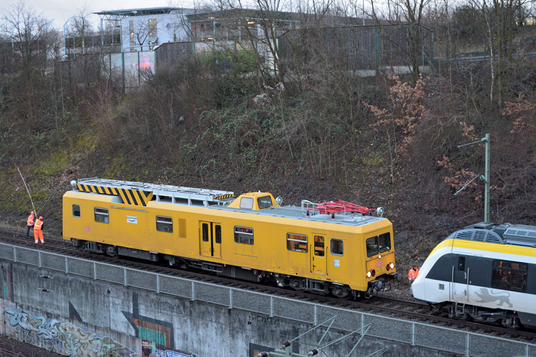 708 320 und 3442 202 bei km 14,0 (Januar 2018)
