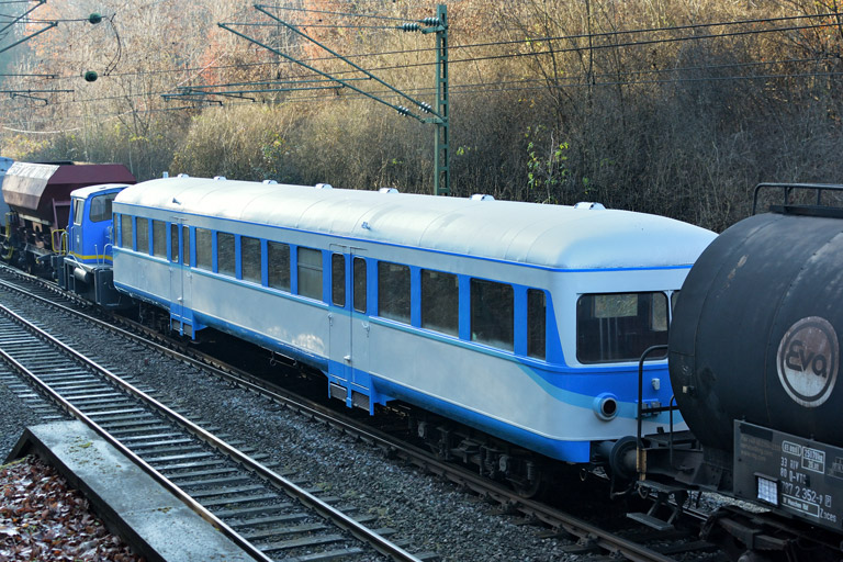 Triebwagen VS 240 bei km 18,0 (November 2018)