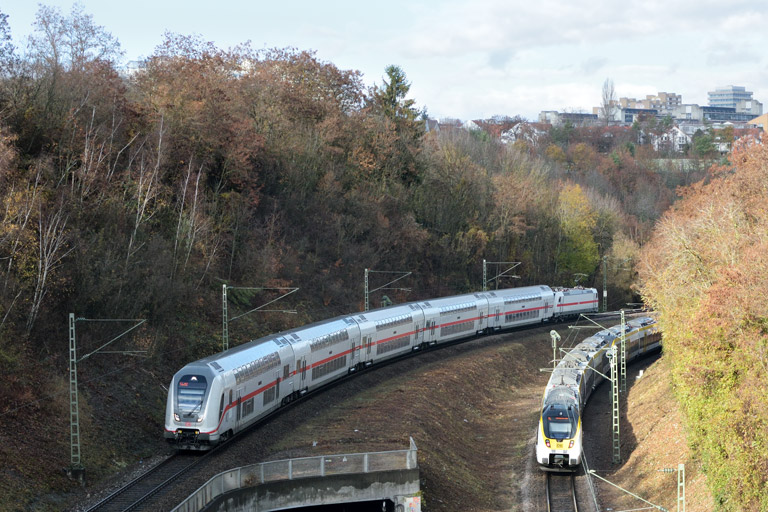 IC 2385 und RE 17654 bei km 13,8 (November 2018)