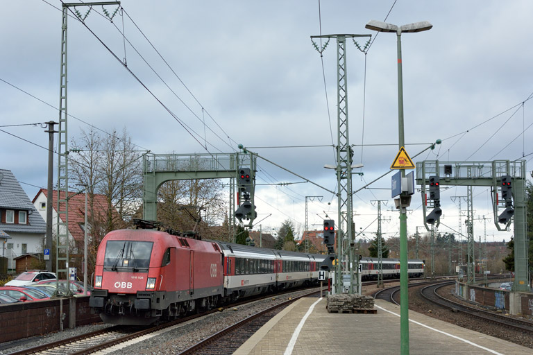 &Ouml;BB 1016 008 mit IC 187 bei km 16,6 (Dezember 2018)