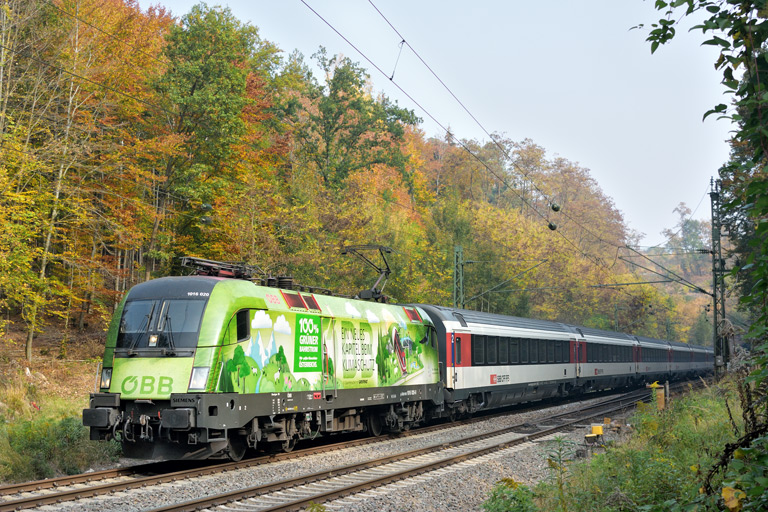&Ouml;BB 1016 020 mit IC 187 bei km 18,2 (Oktober 2018)