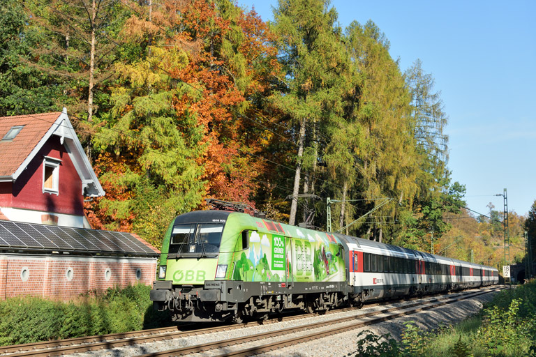 &Ouml;BB 1016 020 mit IC 189 bei km 18,2 (Oktober 2018)