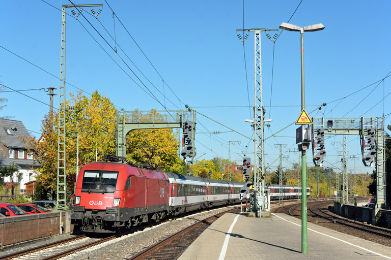 &Ouml;BB 1016 033 mit IC 185 bei km 16,6 (Oktober 2018)