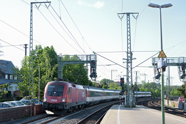 &Ouml;BB 1016 046 mit IC 283 bei km 16,6 (Mai 2018)