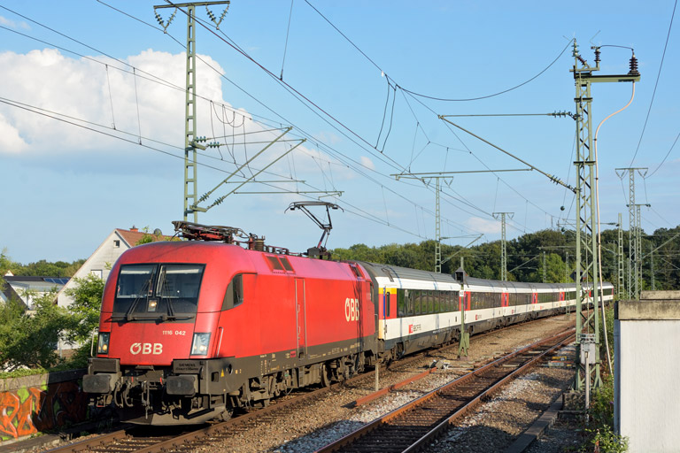 &Ouml;BB 1116 042 mit IC 184 bei km 16,8 (Juli 2018)